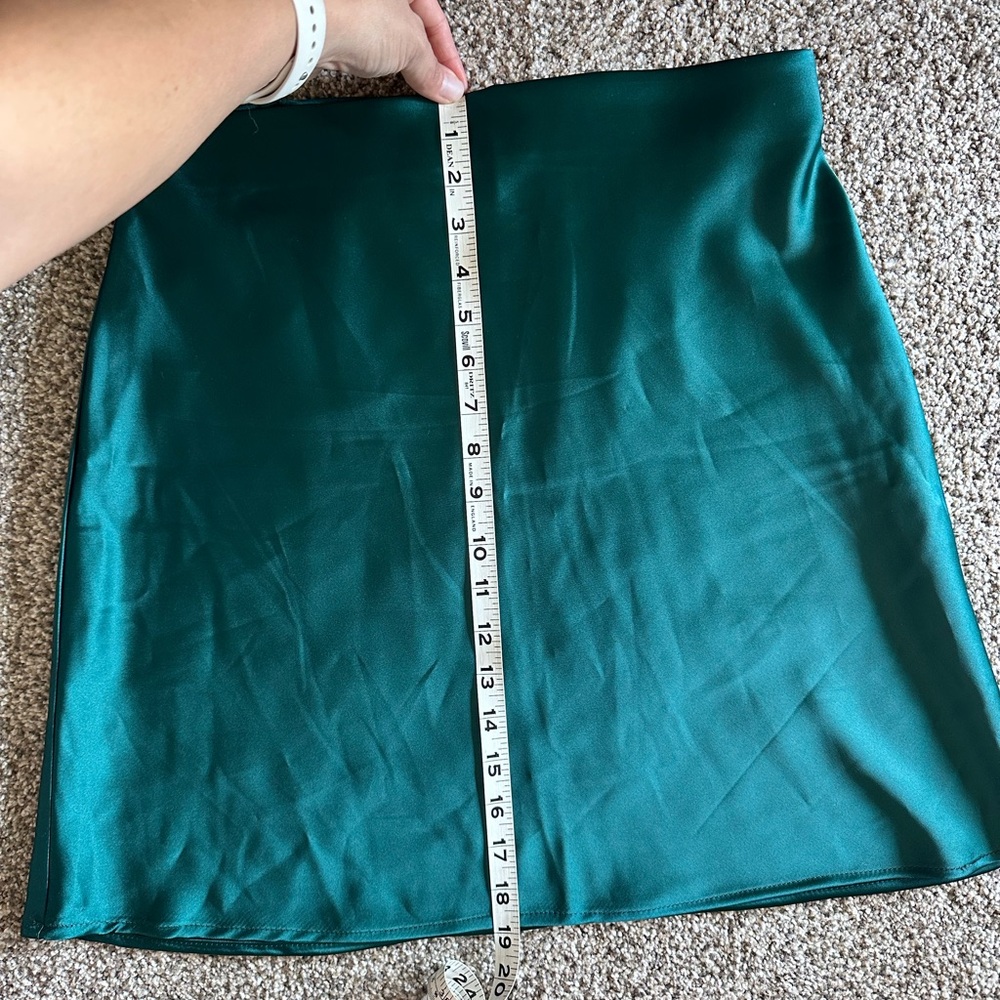 Elegant Emerald Green Satin Skirt - Picture 5 of 5